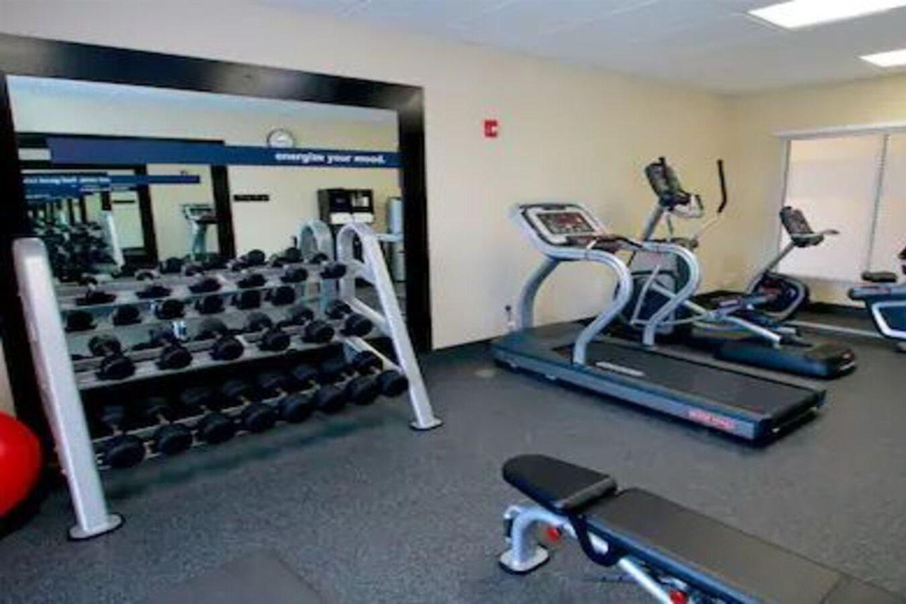 Hampton Inn- Suffolk Bagian luar foto