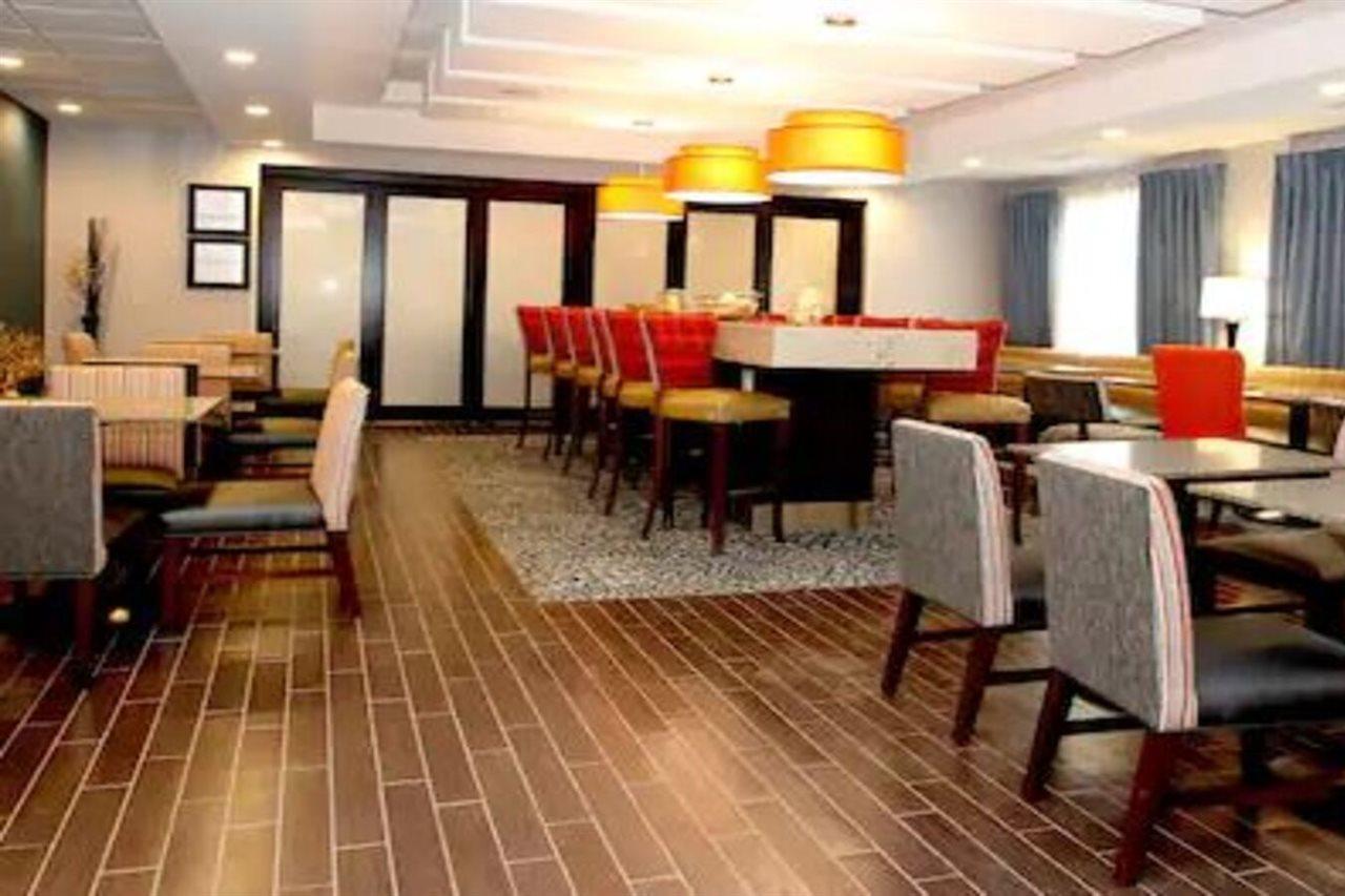 Hampton Inn- Suffolk Bagian luar foto