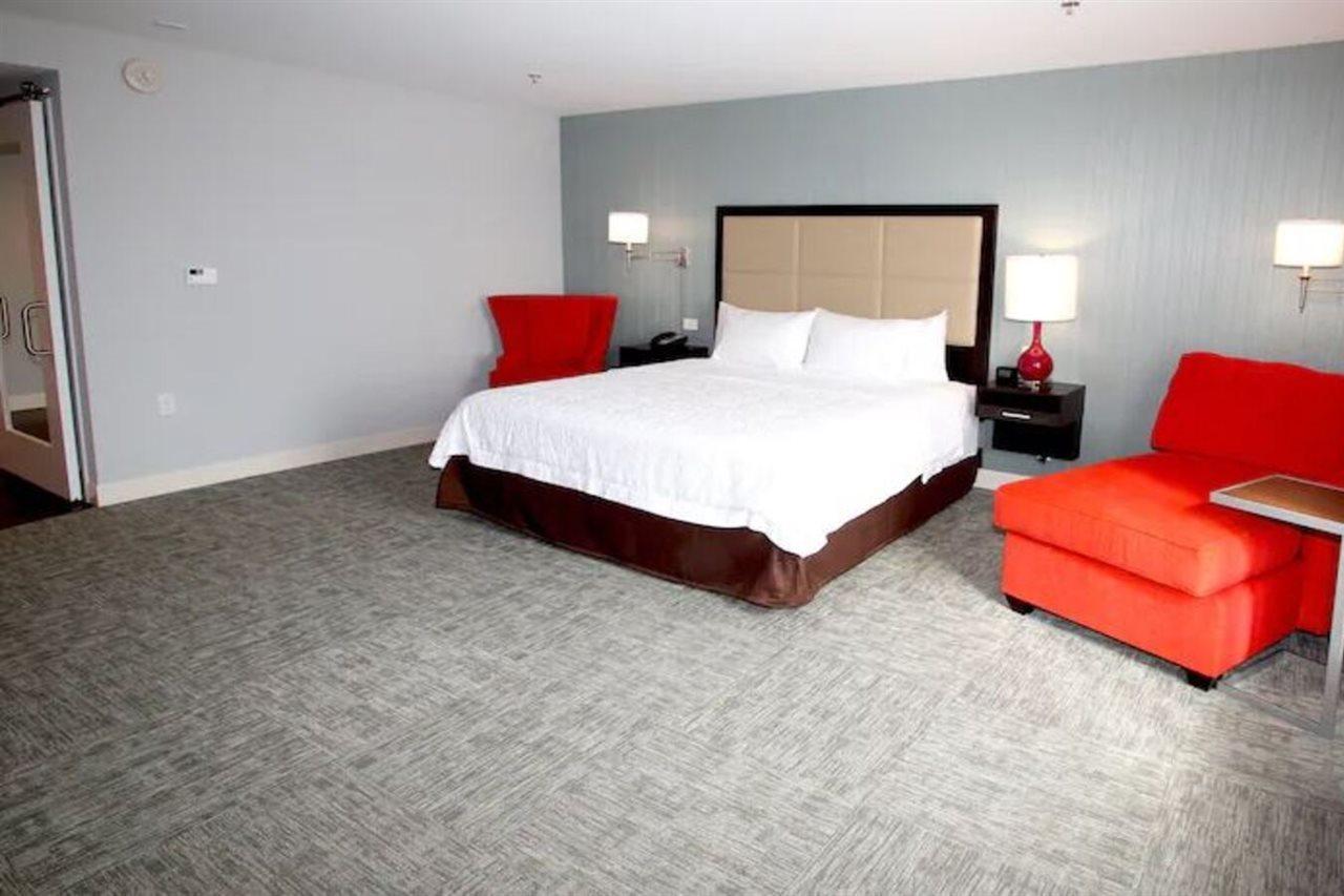 Hampton Inn- Suffolk Bagian luar foto