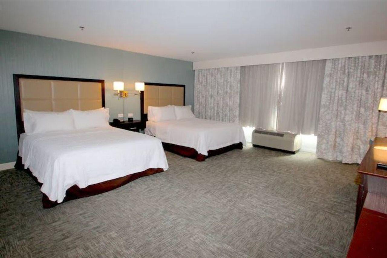 Hampton Inn- Suffolk Bagian luar foto