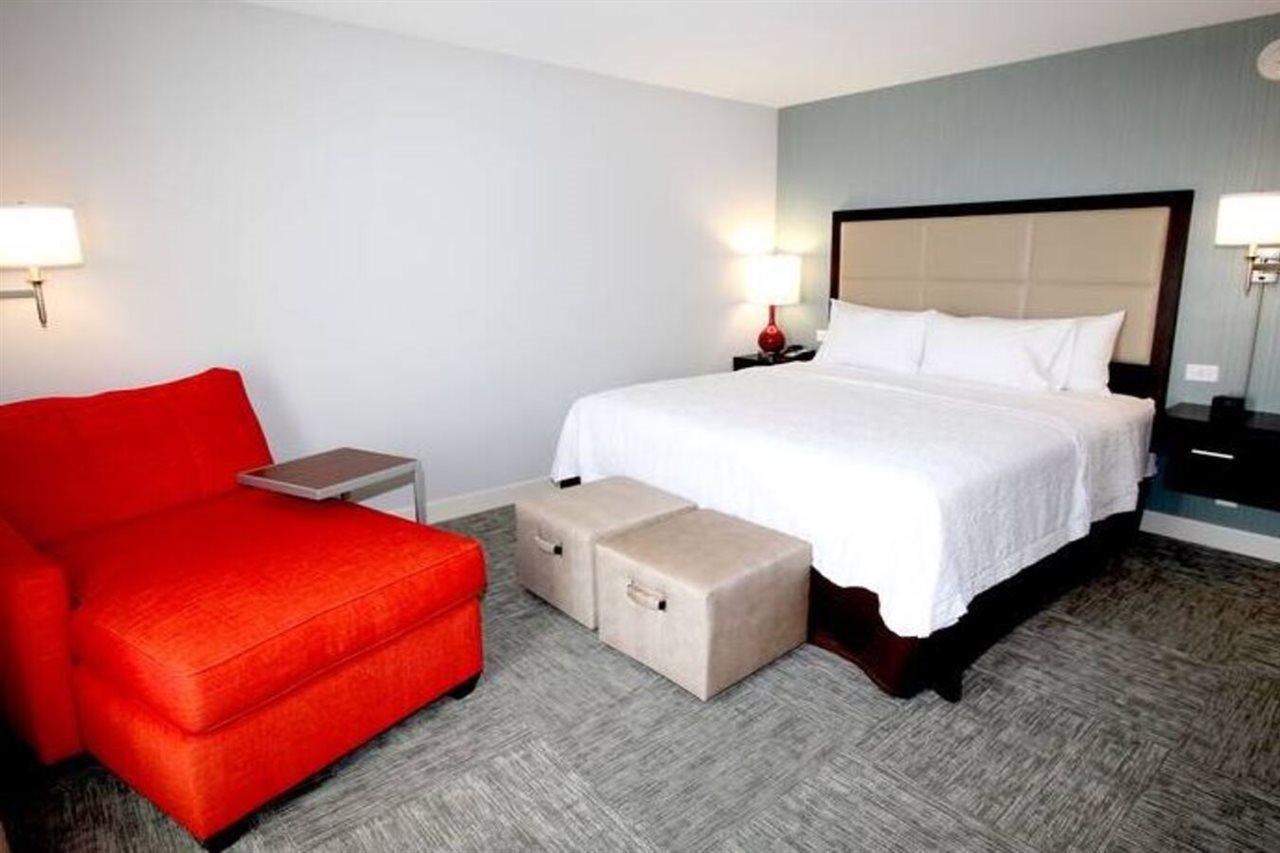 Hampton Inn- Suffolk Bagian luar foto