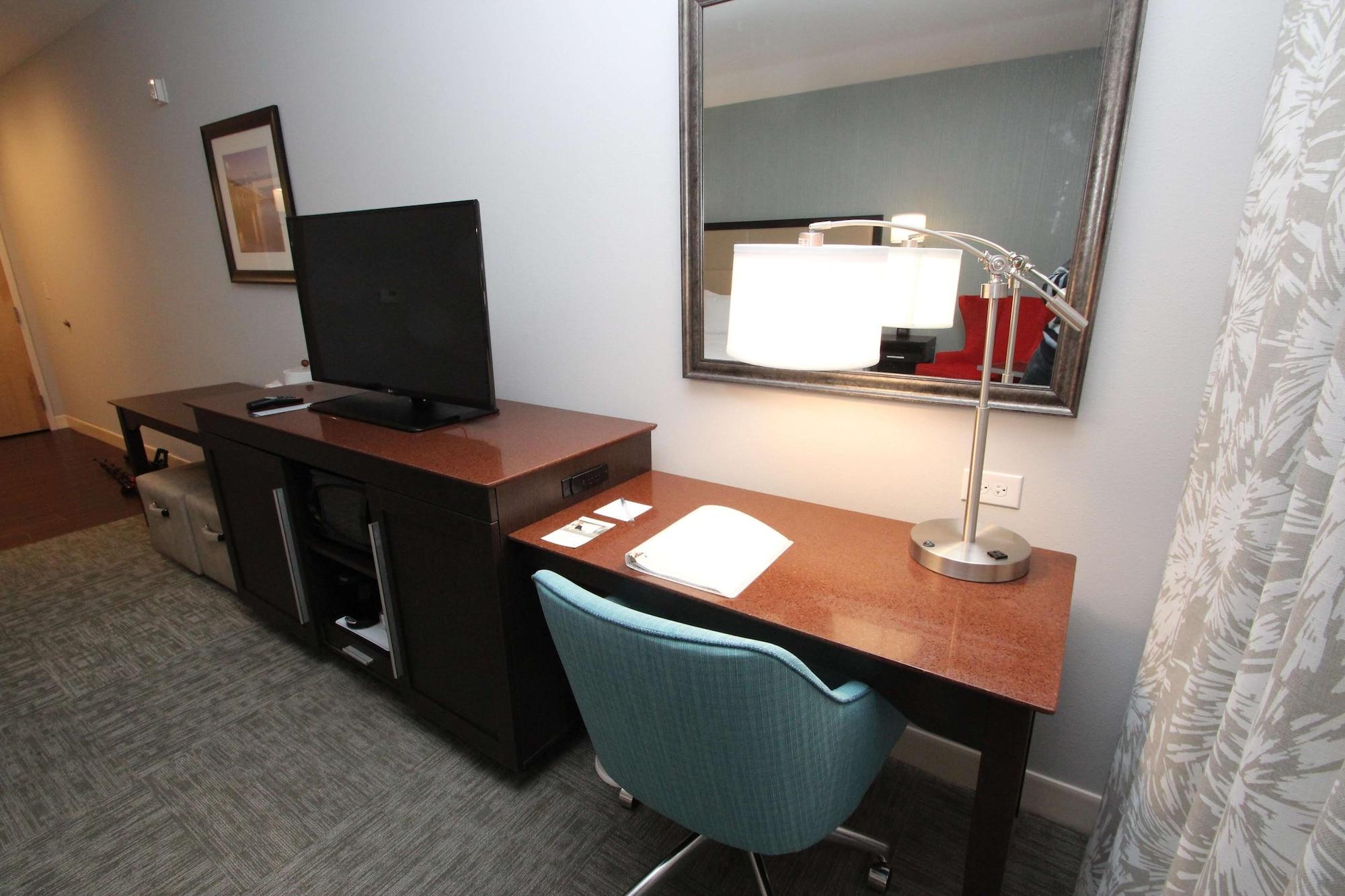 Hampton Inn- Suffolk Bagian luar foto
