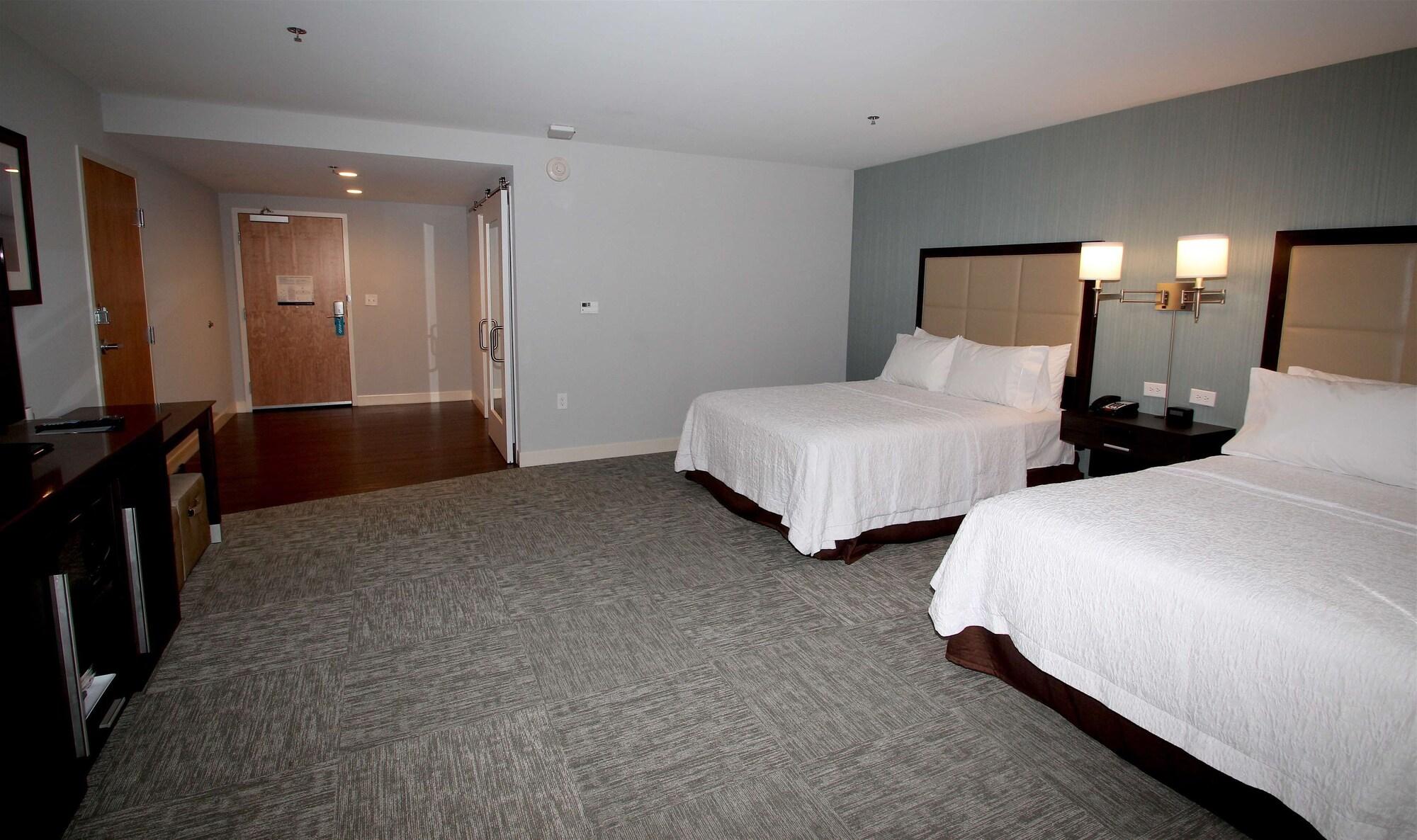 Hampton Inn- Suffolk Bagian luar foto