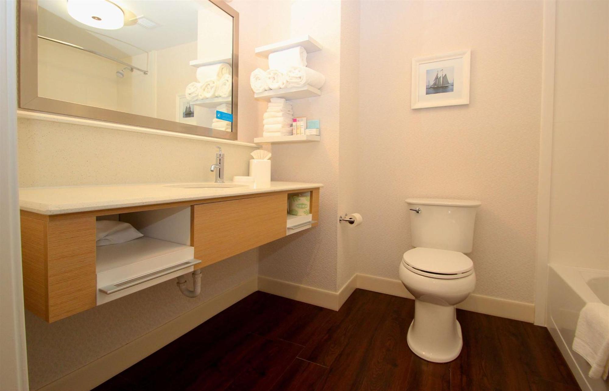Hampton Inn- Suffolk Bagian luar foto