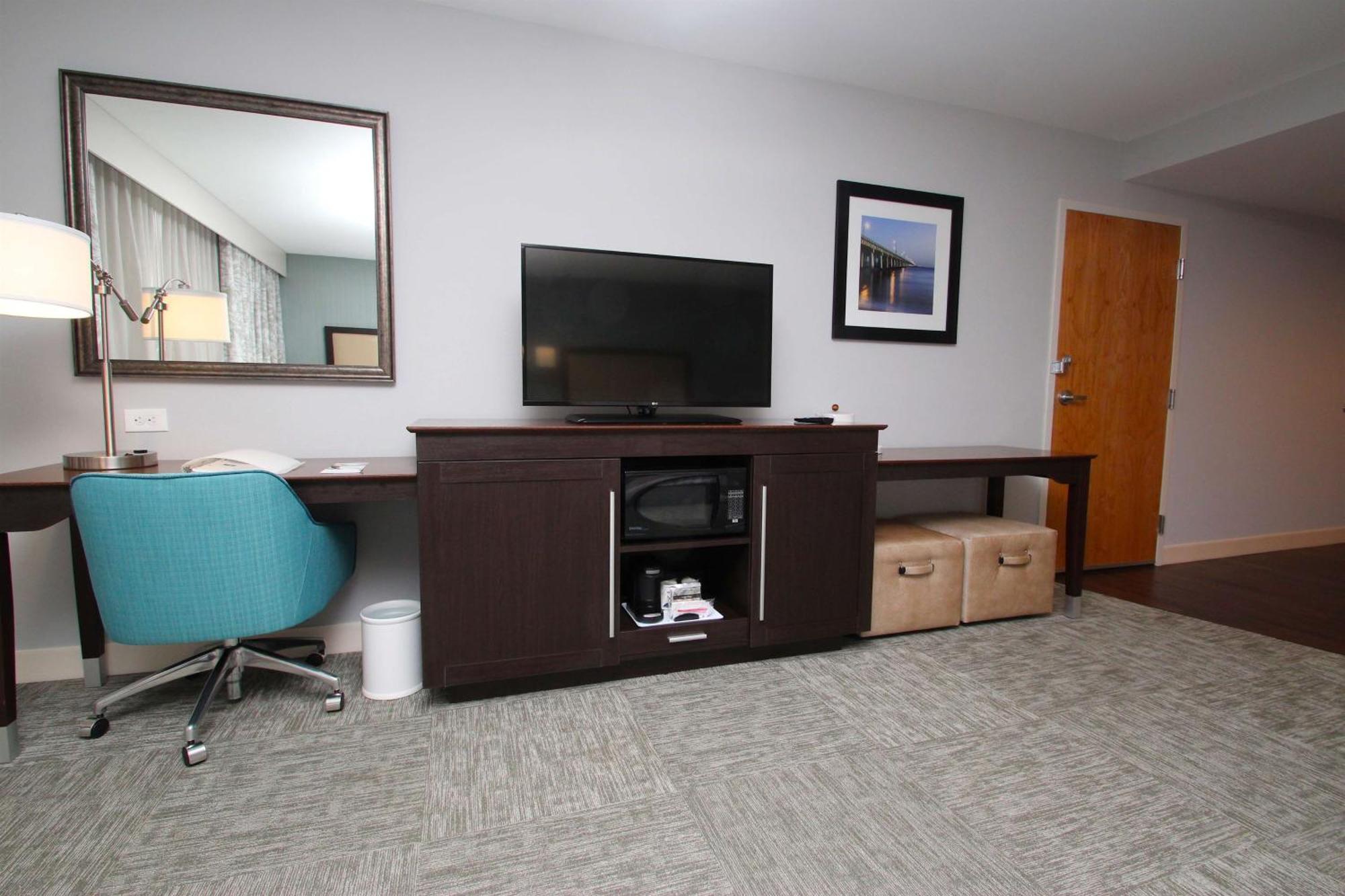 Hampton Inn- Suffolk Bagian luar foto