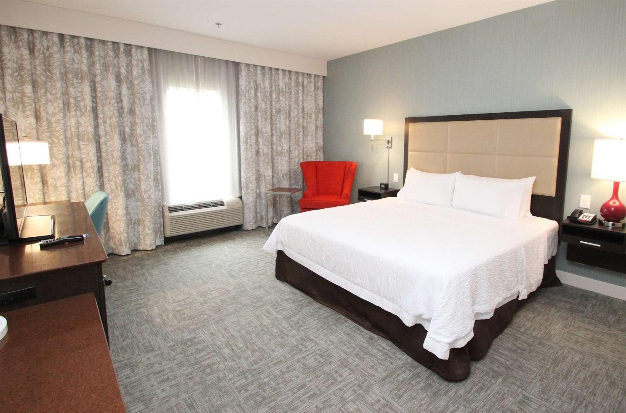 Hampton Inn- Suffolk Bagian luar foto