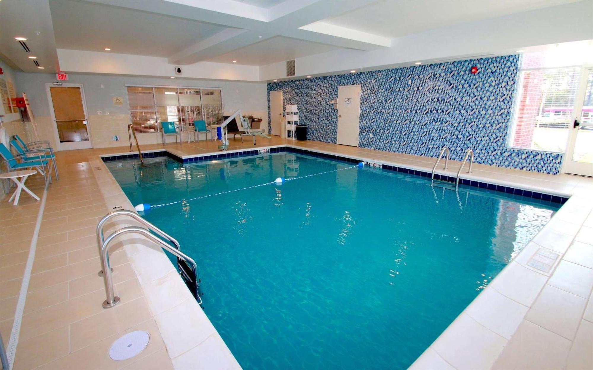 Hampton Inn- Suffolk Bagian luar foto