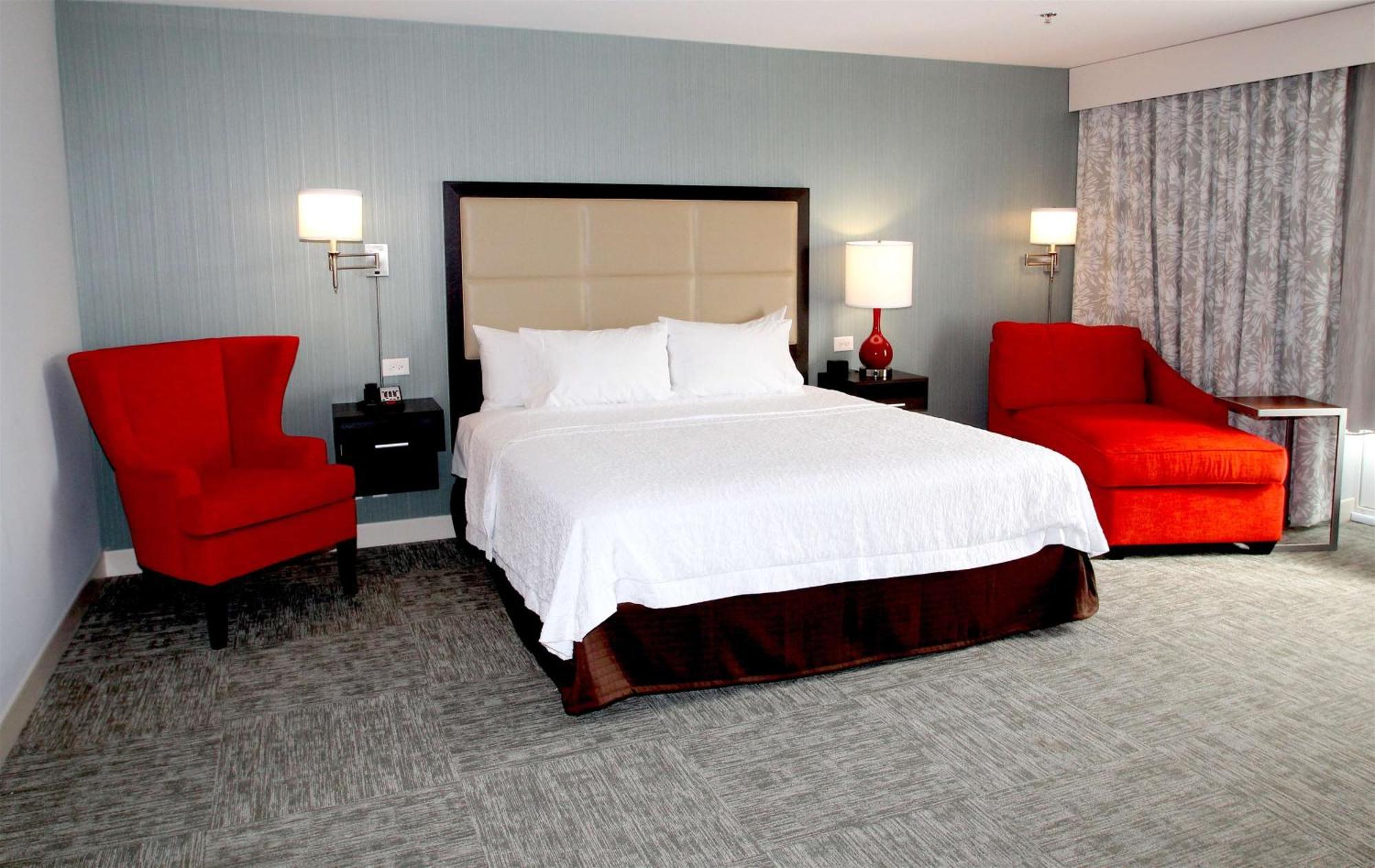 Hampton Inn- Suffolk Bagian luar foto
