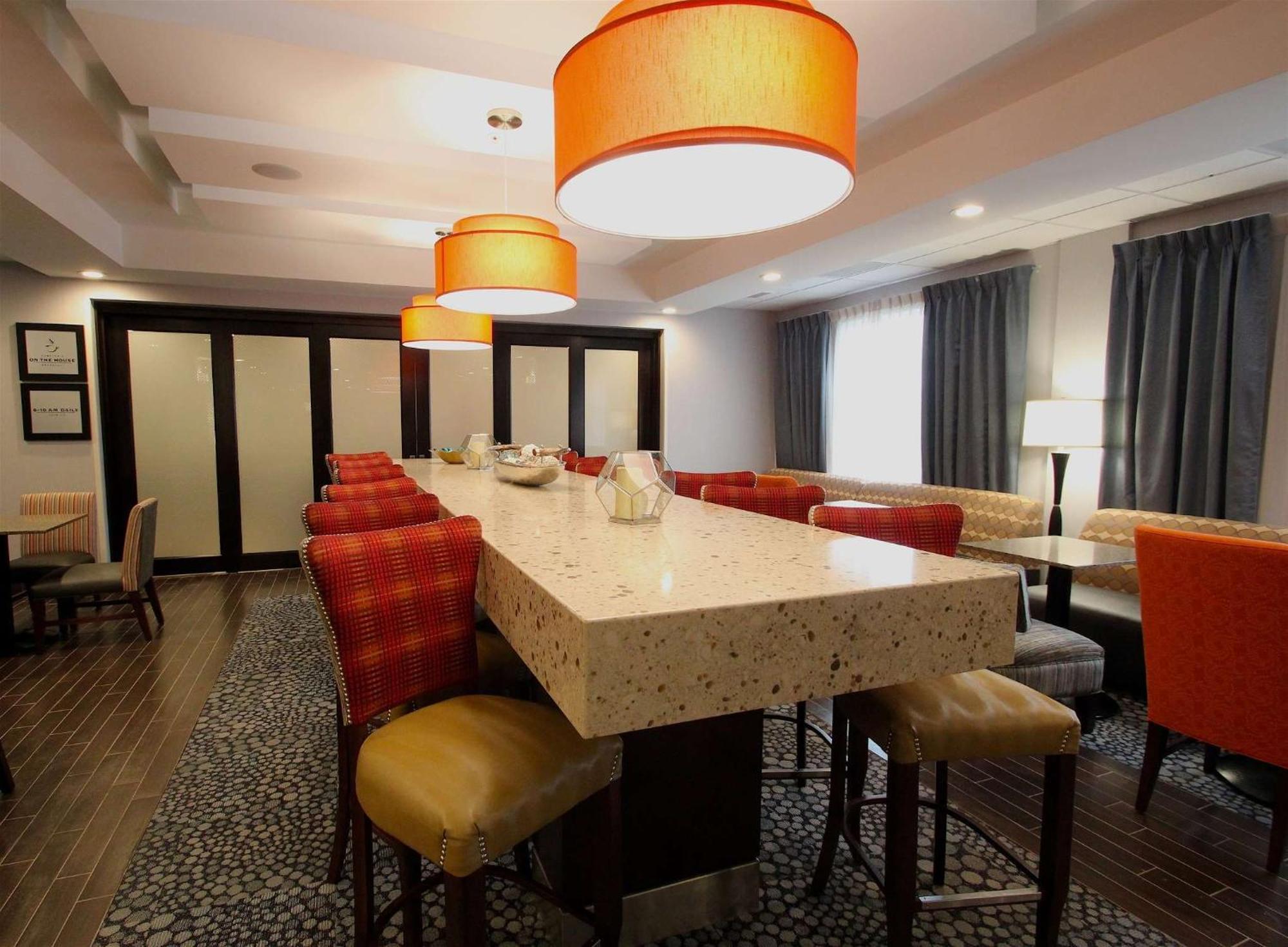 Hampton Inn- Suffolk Bagian luar foto