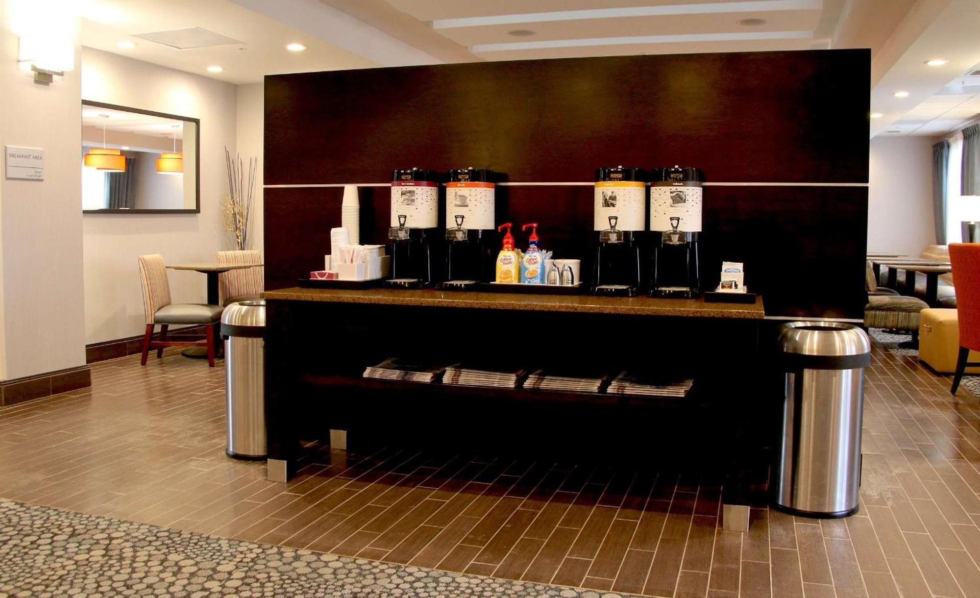 Hampton Inn- Suffolk Bagian luar foto