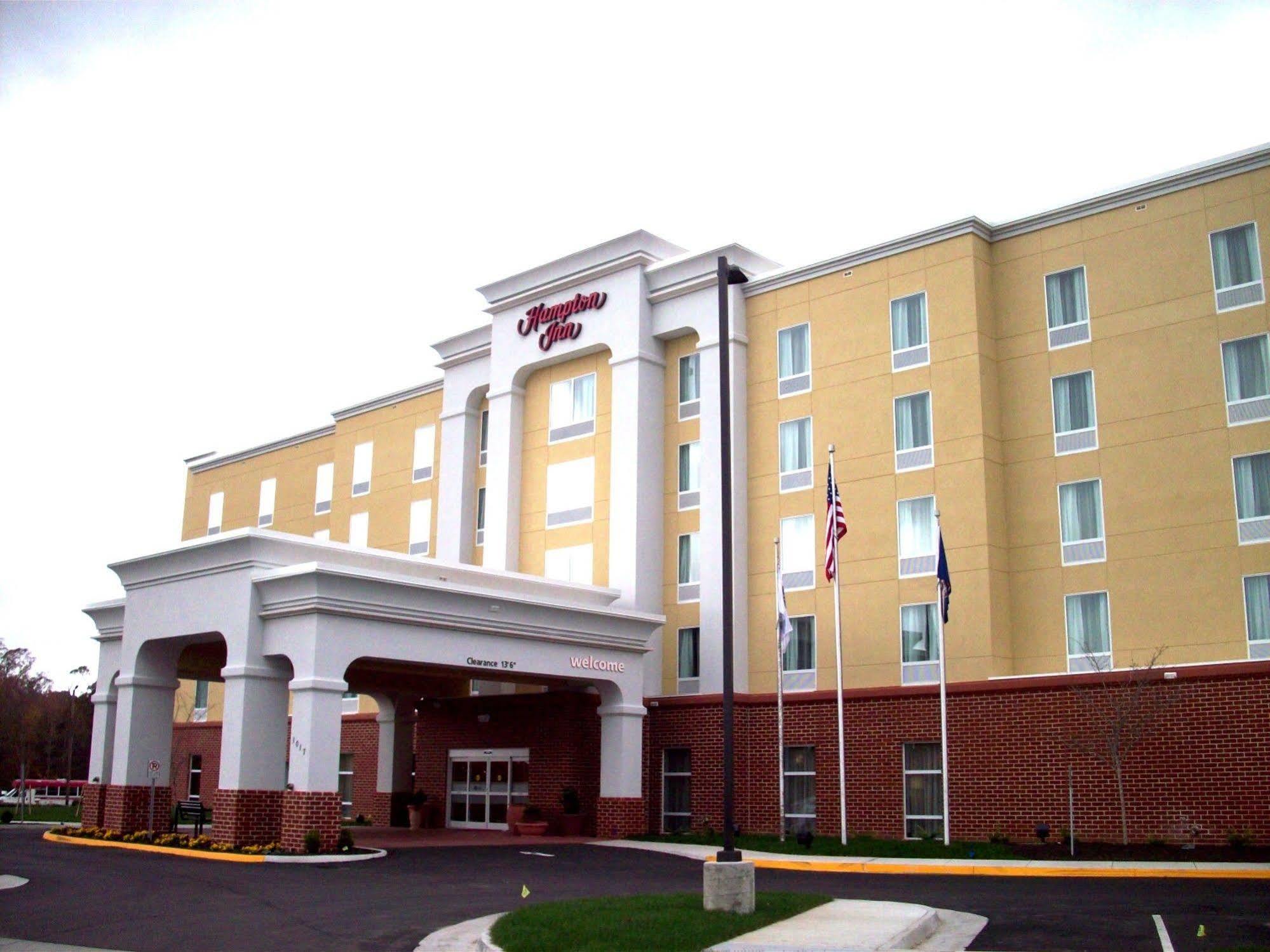 Hampton Inn- Suffolk Bagian luar foto