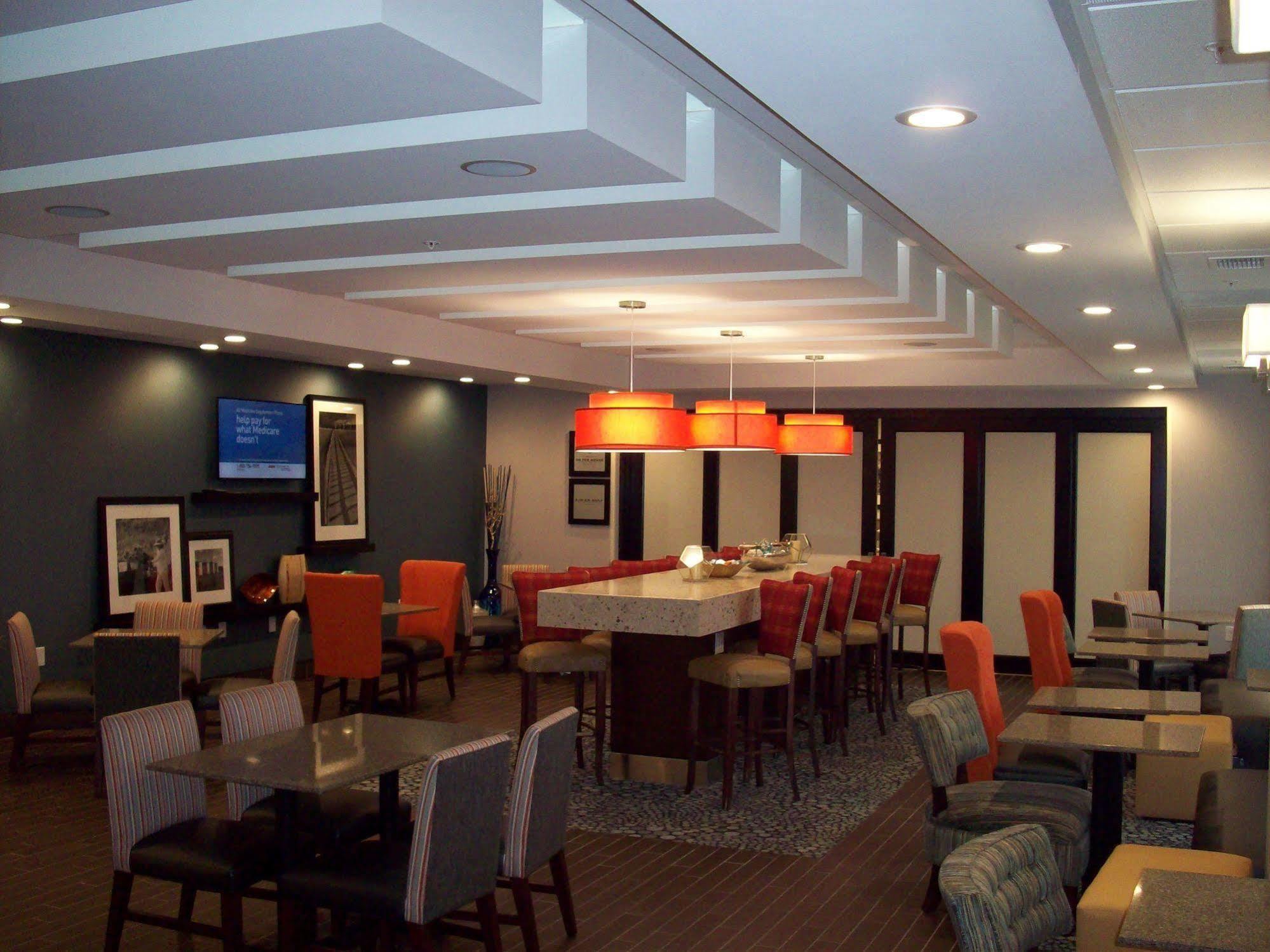 Hampton Inn- Suffolk Bagian luar foto