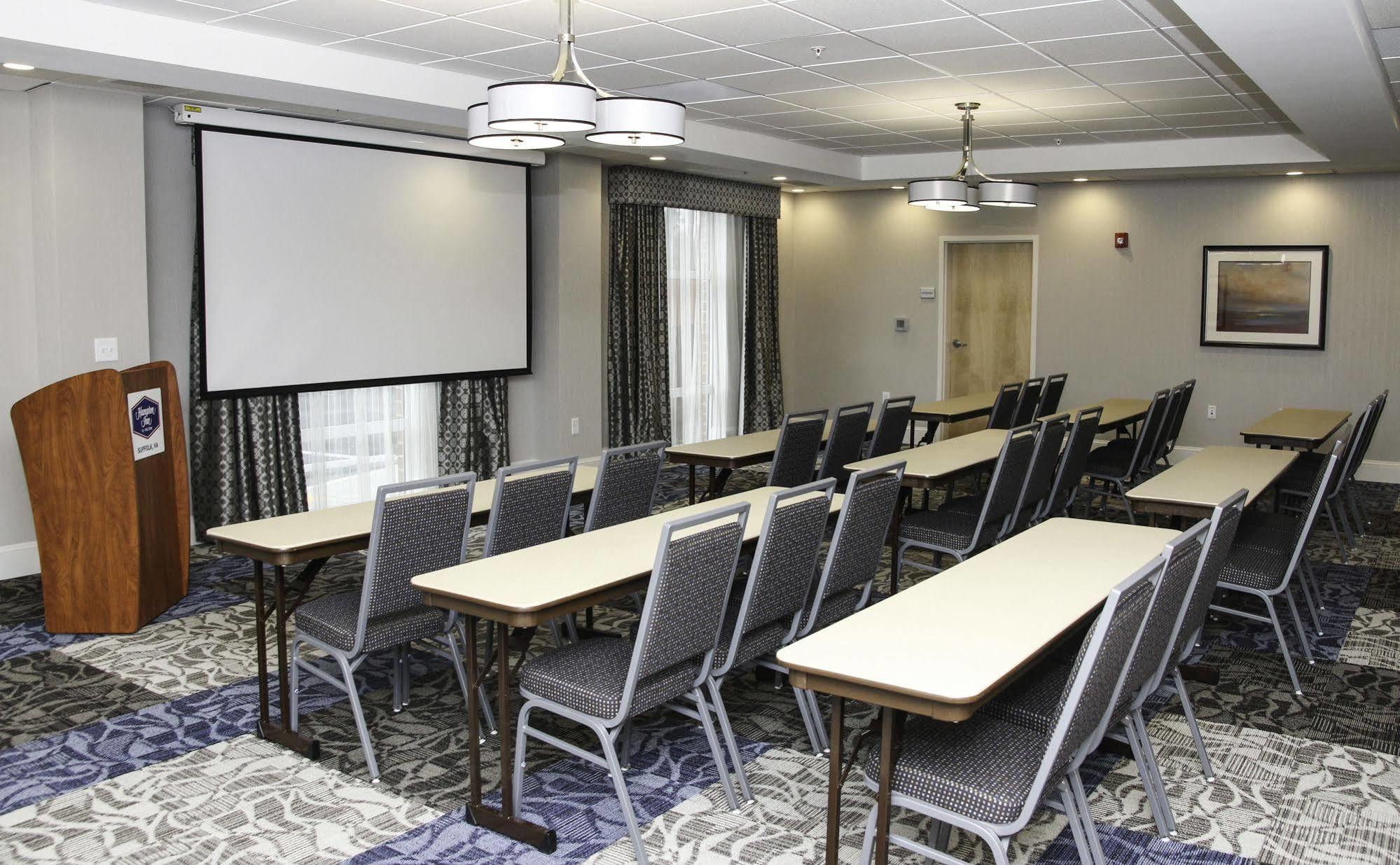 Hampton Inn- Suffolk Bagian luar foto
