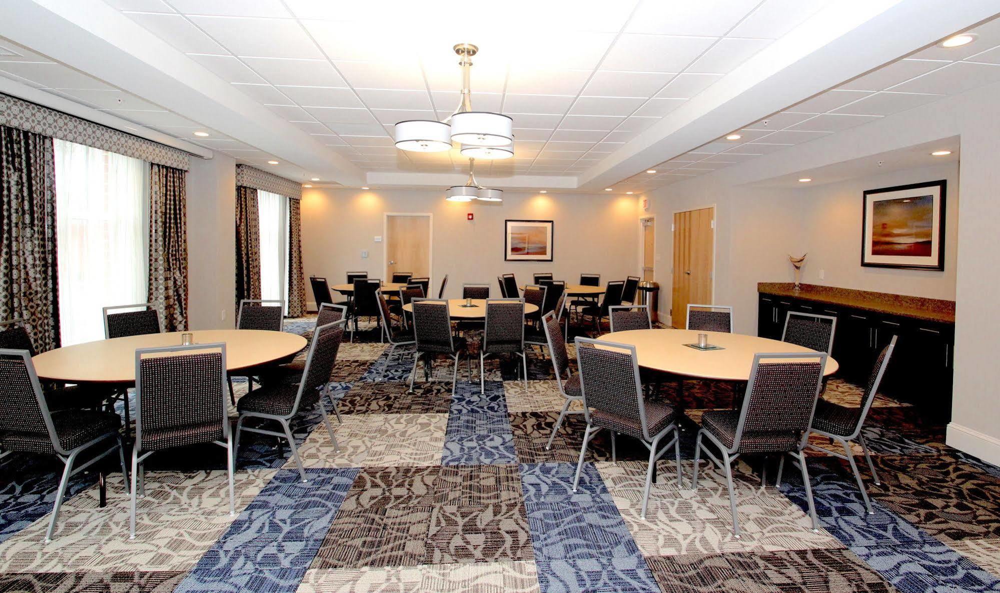 Hampton Inn- Suffolk Bagian luar foto