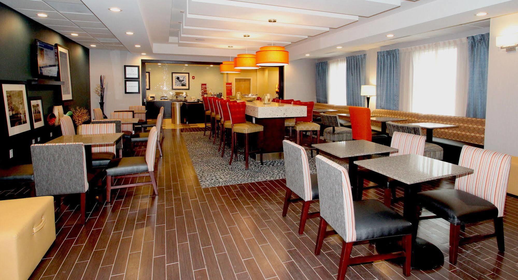 Hampton Inn- Suffolk Bagian luar foto