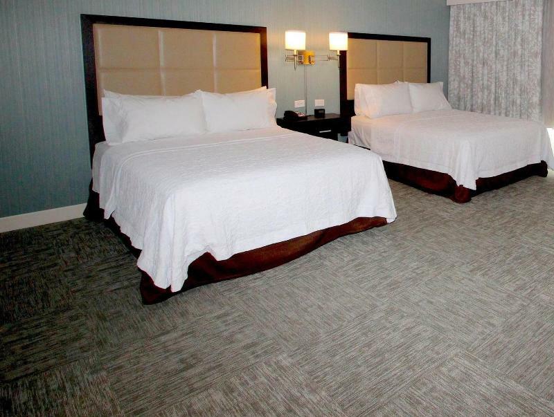 Hampton Inn- Suffolk Bagian luar foto